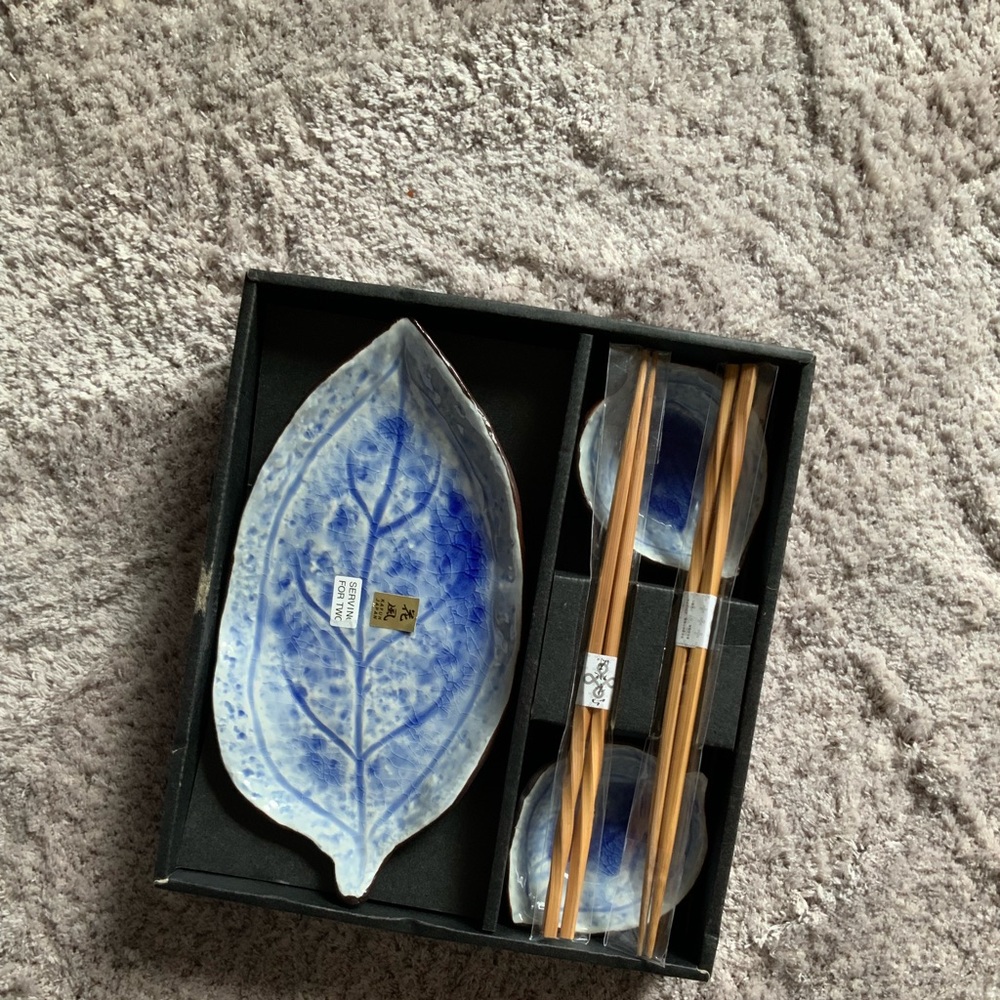 Kafuh Japan dining set for two NWT leaf style